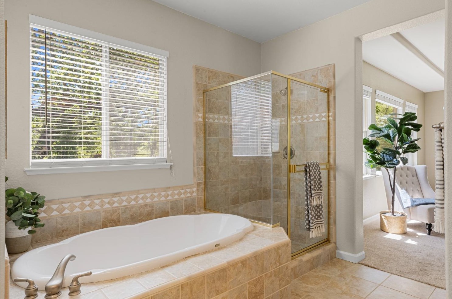 989 Smith Way, Folsom CA 95630-7338 exterior