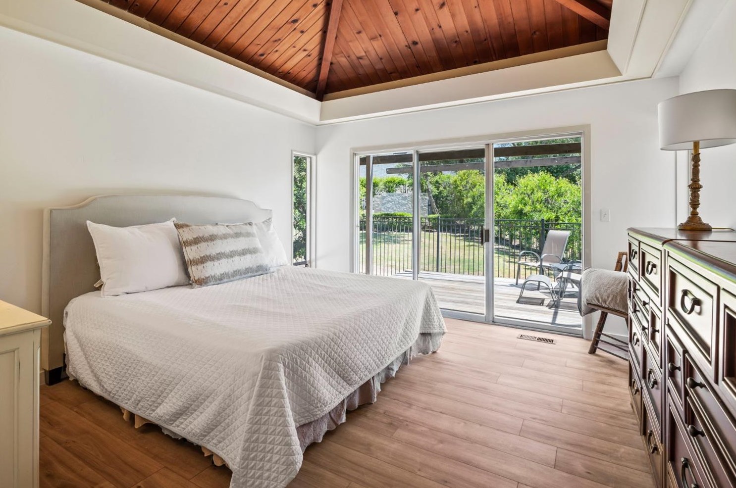 7375 Morningside Dr, Roseville CA 95746-8158 exterior