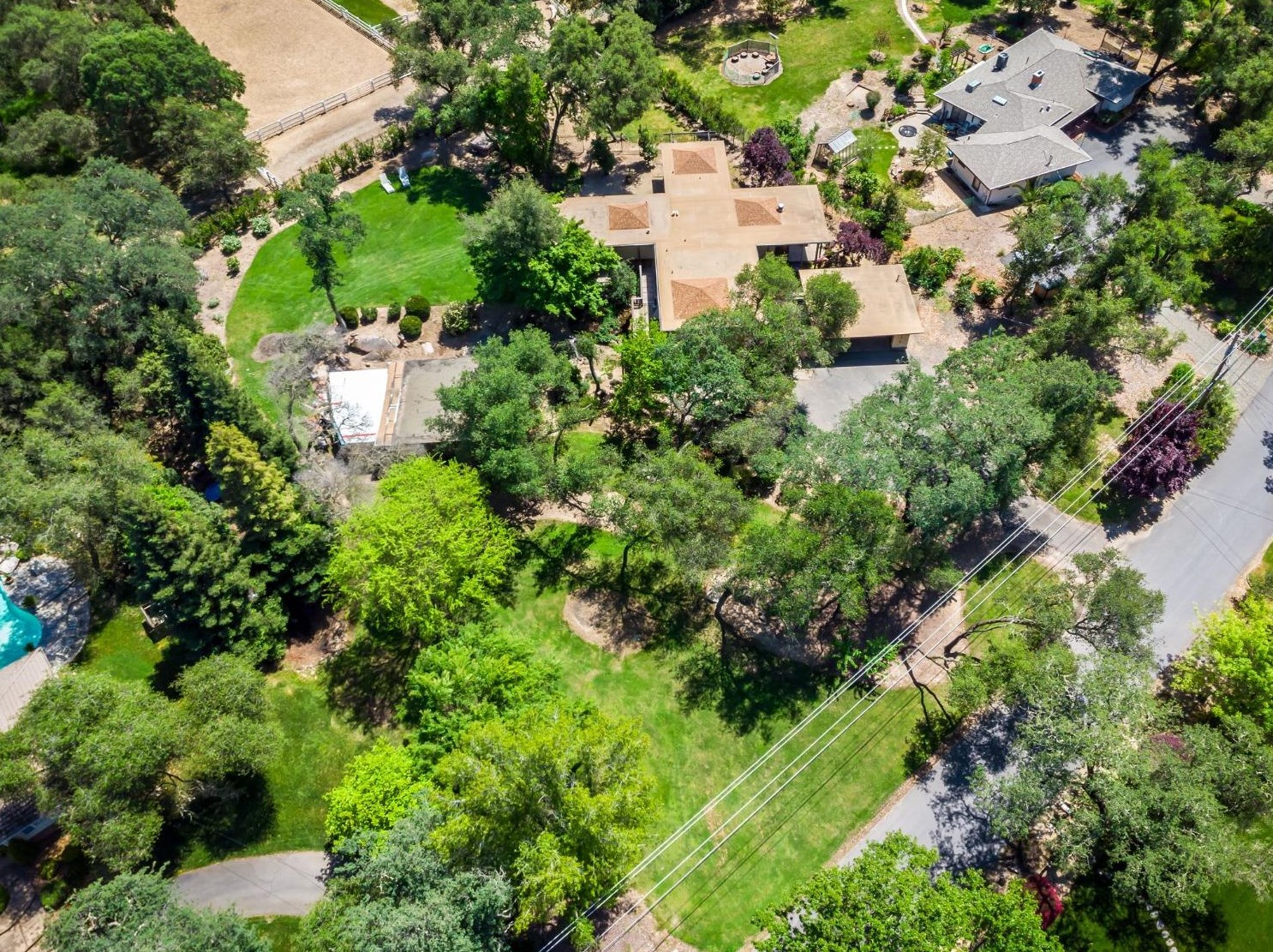 7375 Morningside Dr, Roseville CA 95746-8158 exterior