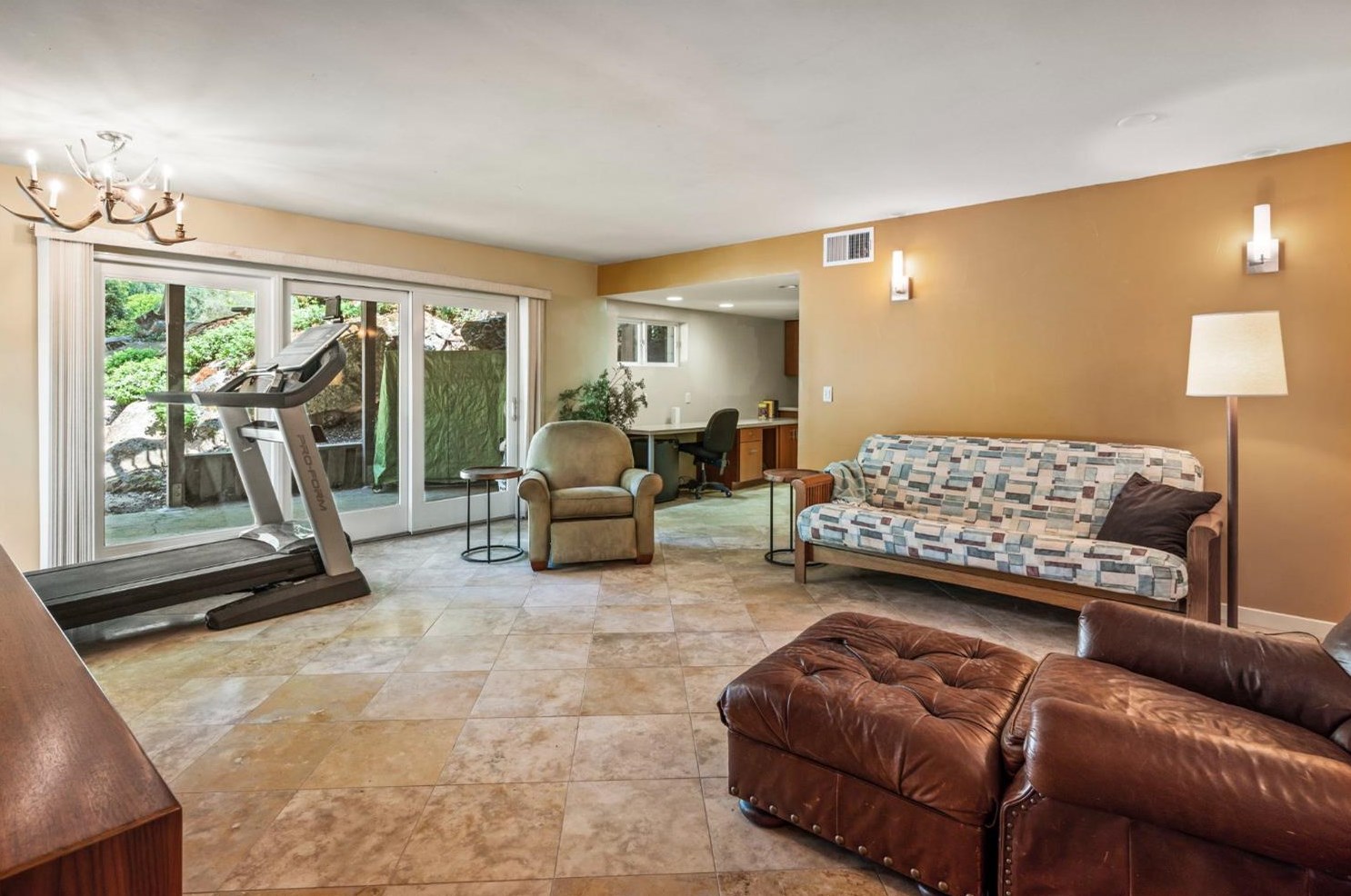 7375 Morningside Dr, Roseville CA 95746-8158 exterior