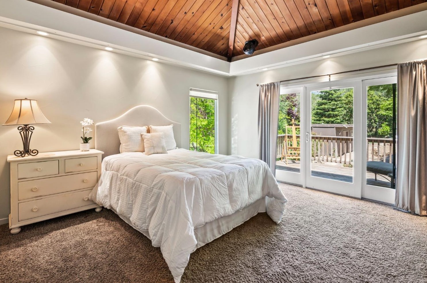 7375 Morningside Dr, Roseville CA 95746-8158 exterior