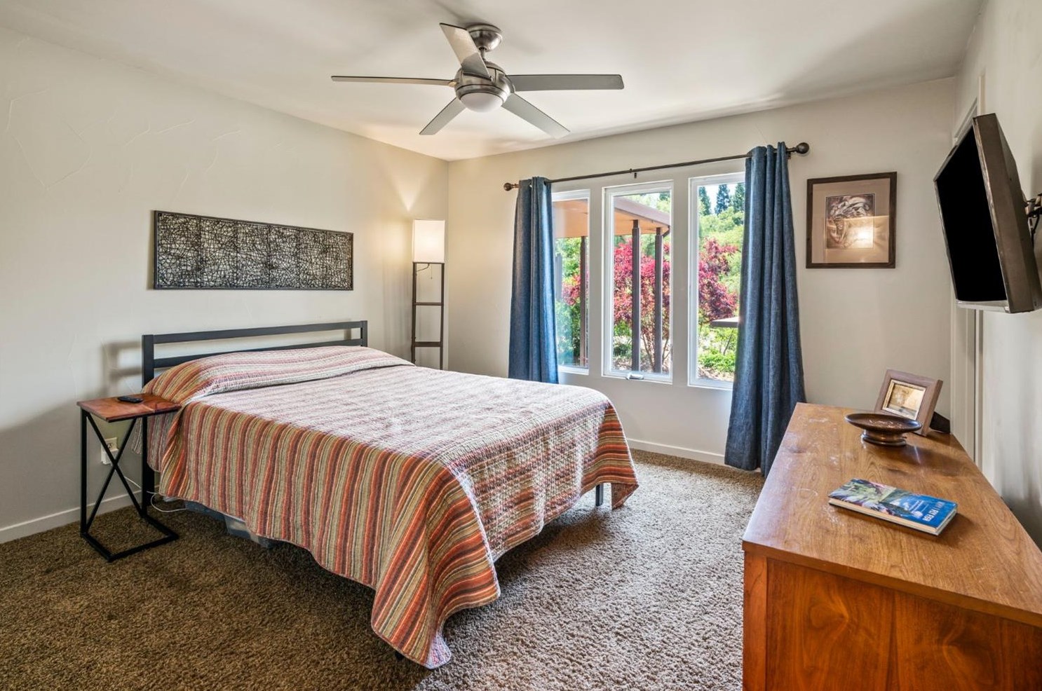 7375 Morningside Dr, Roseville CA 95746-8158 exterior