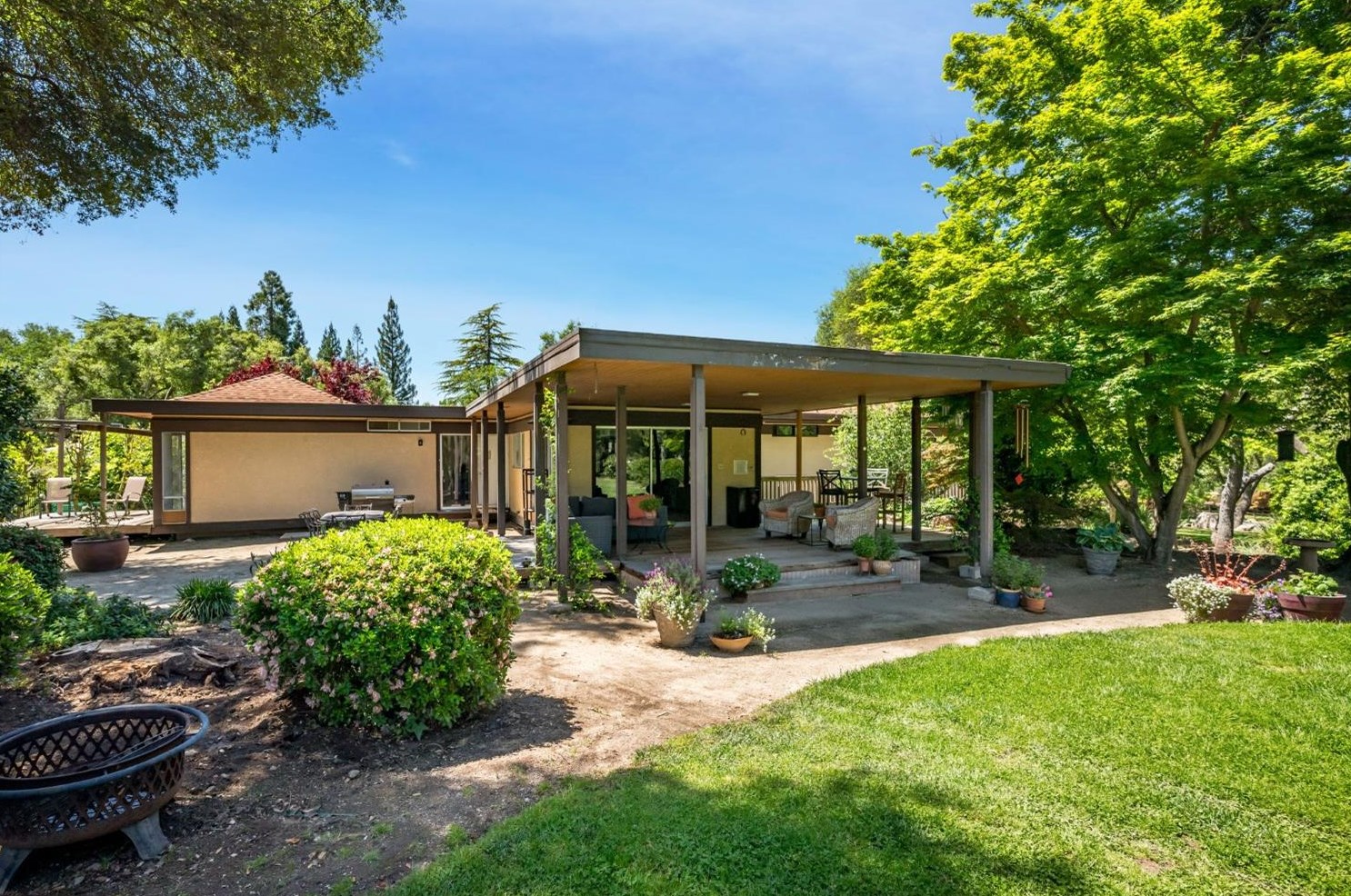 7375 Morningside Dr, Roseville CA 95746-8158 exterior