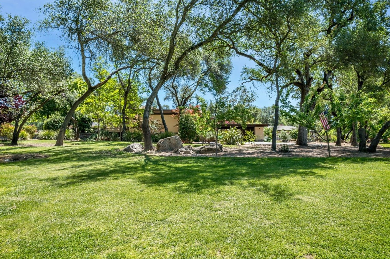 7375 Morningside Dr, Roseville CA 95746-8158 exterior