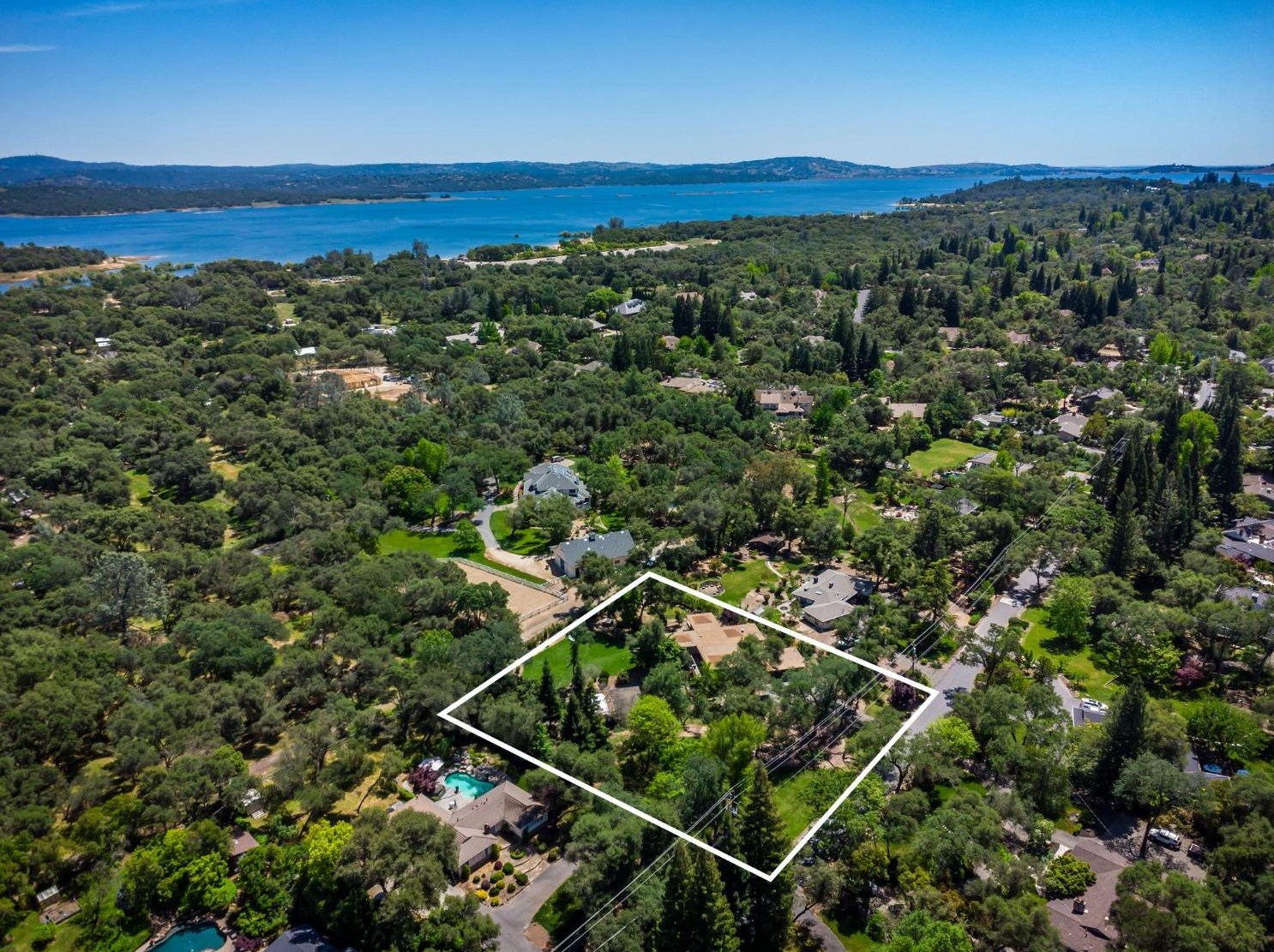 7375 Morningside Dr, Roseville CA 95746-8158 exterior