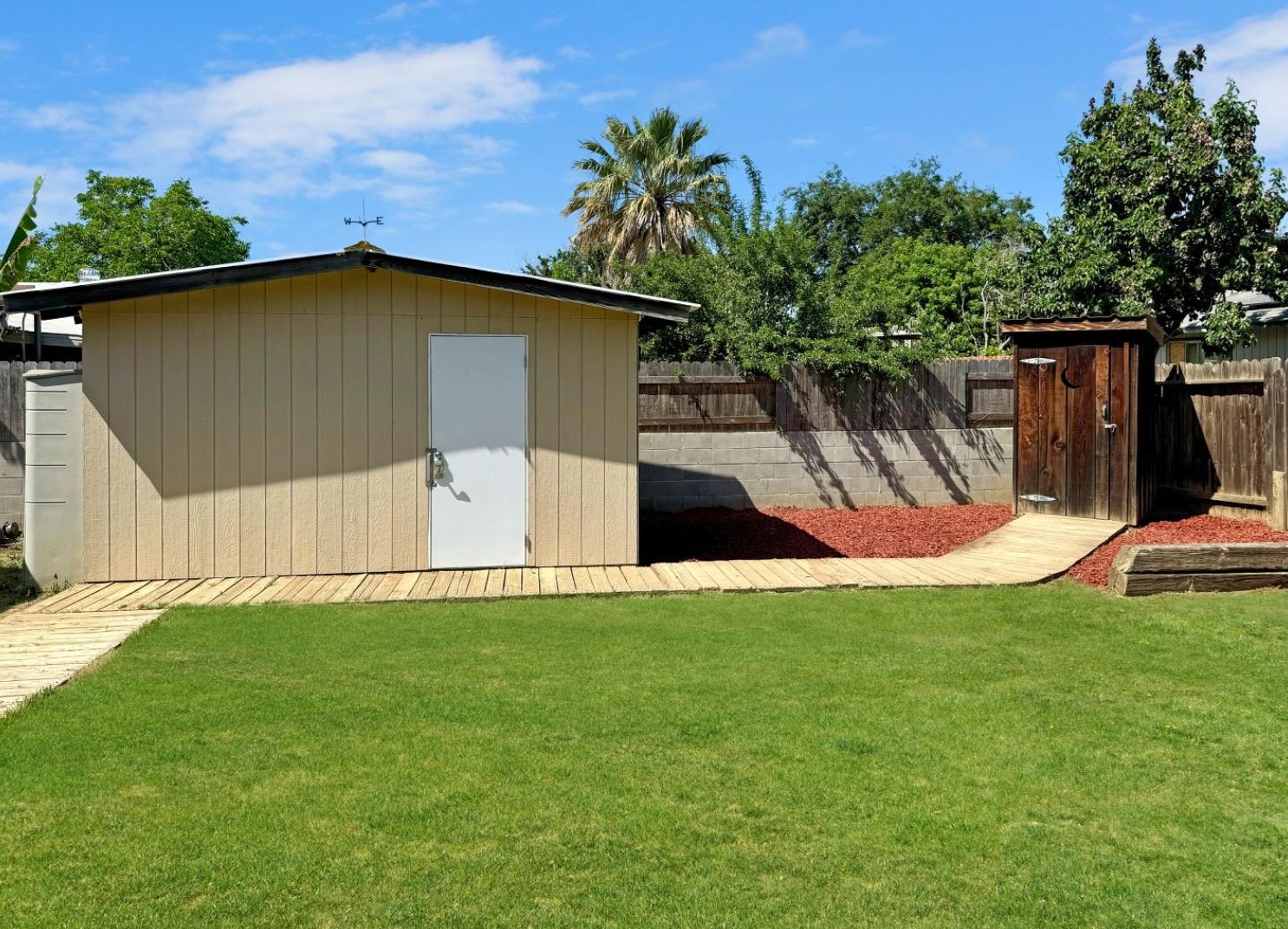 760 Southgate Dr, Fruto CA  95988-2047 exterior