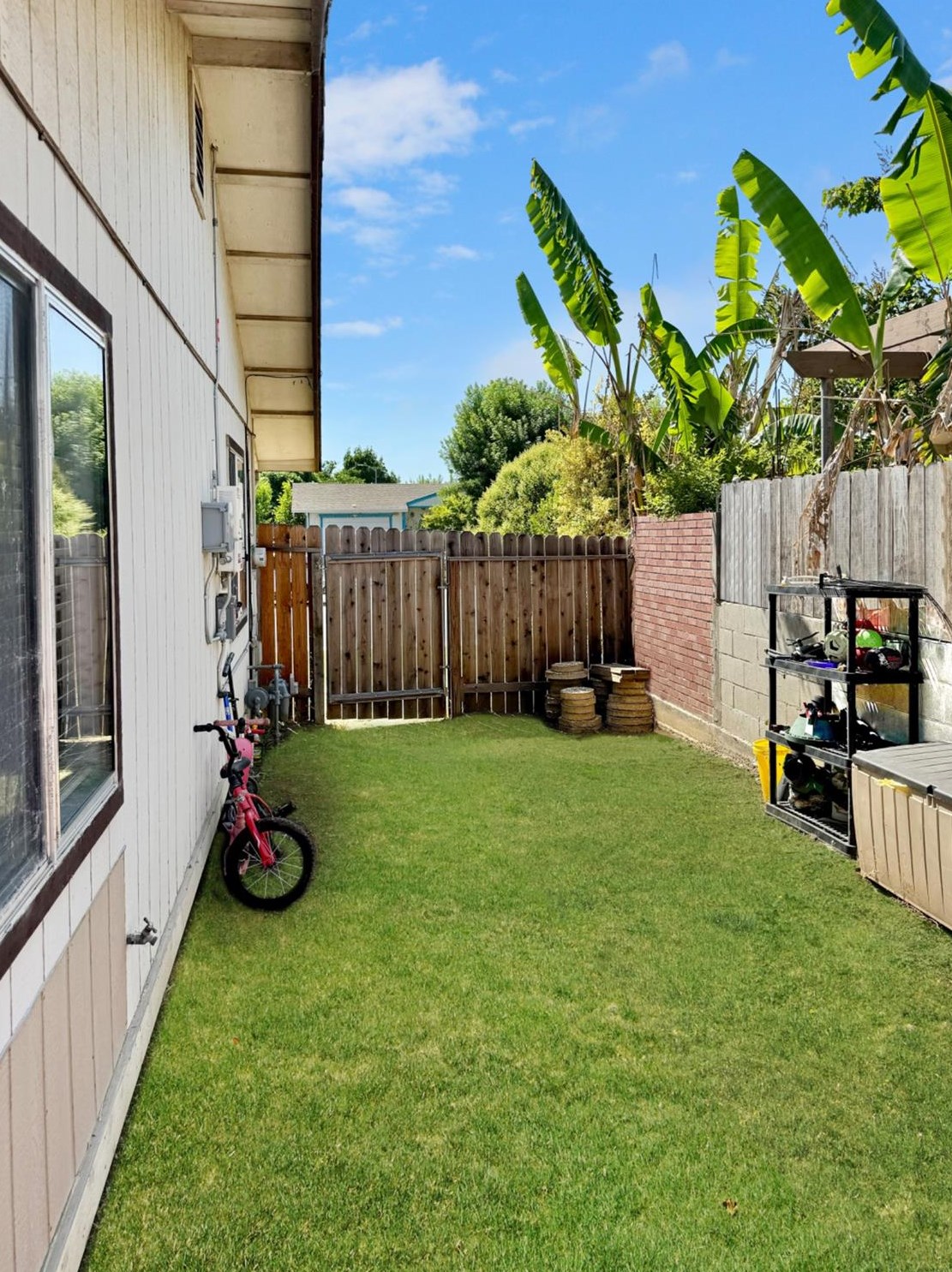 760 Southgate Dr, Fruto CA  95988-2047 exterior