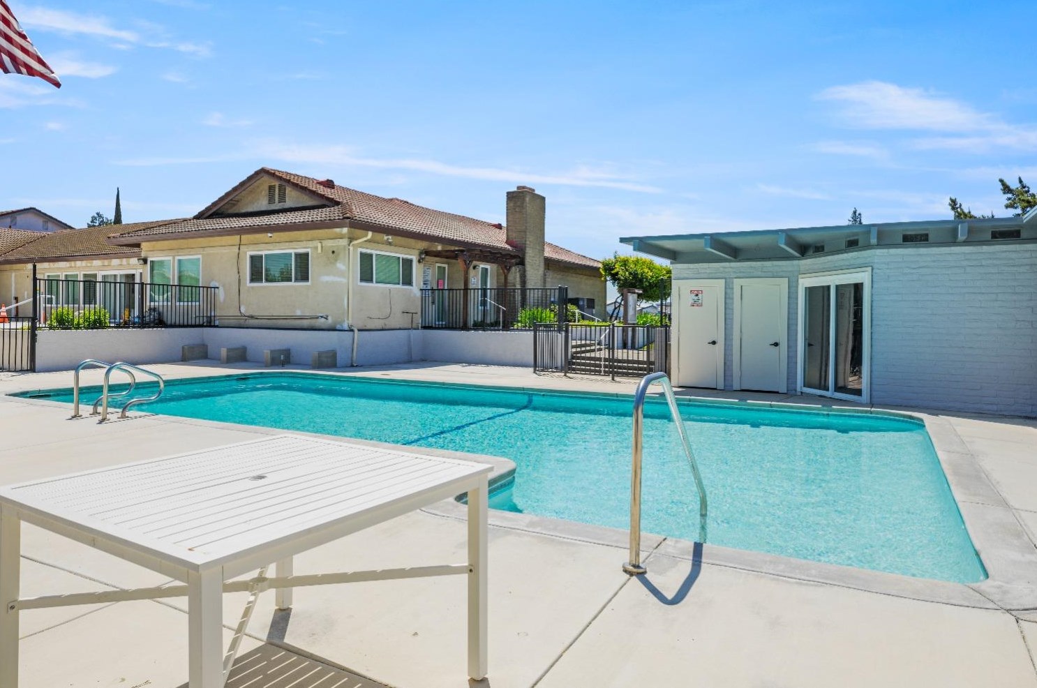 1830 Yosemite Ave, Manteca CA  95336-5009 exterior