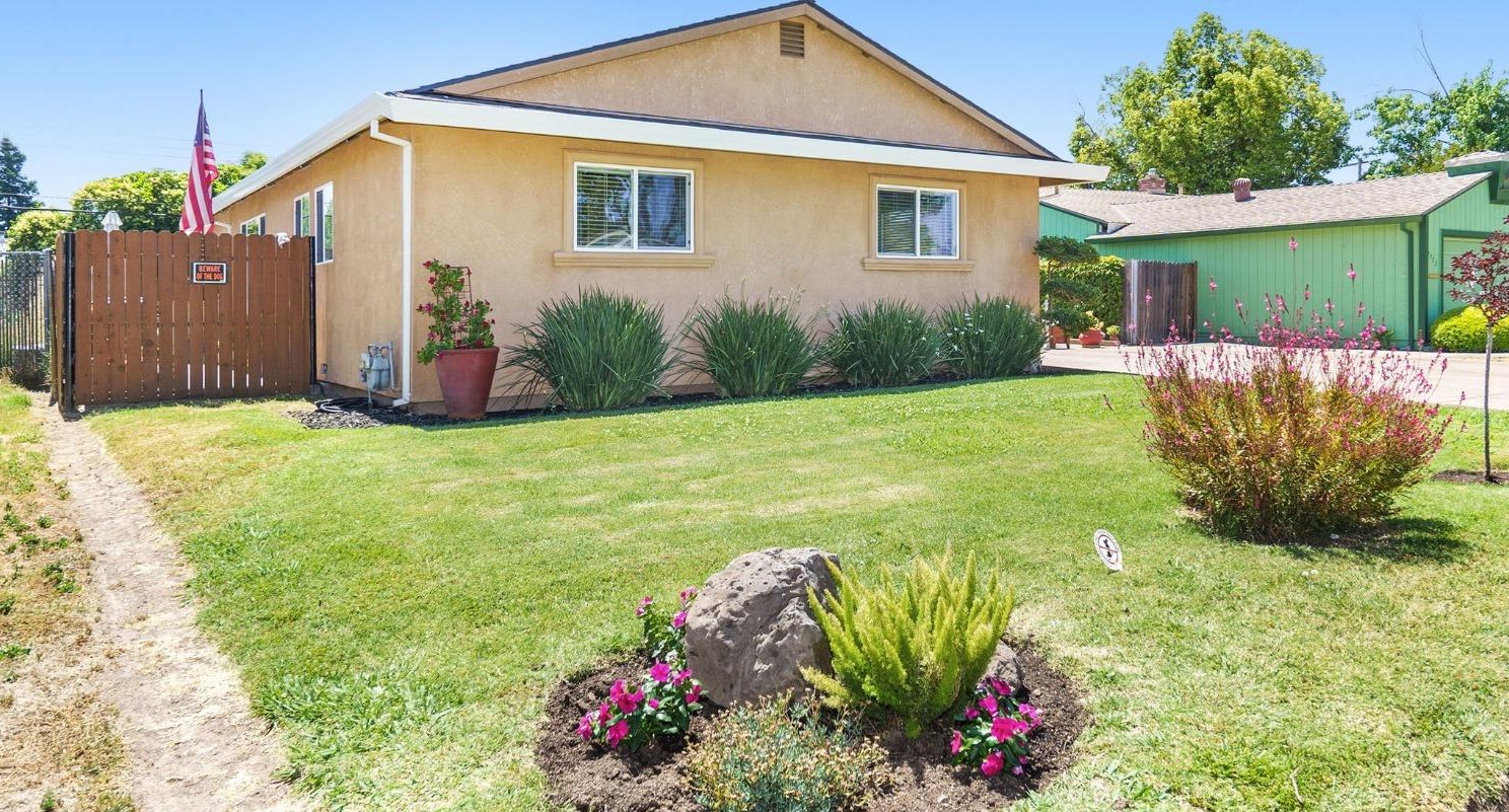 7569 South Pkwy, Sacramento, CA 95823-3438