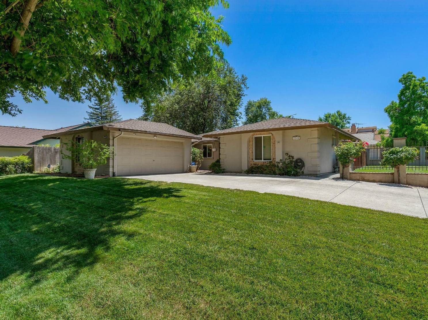 7708 Ridge Dr, Citrus Heights, CA 95610-6732