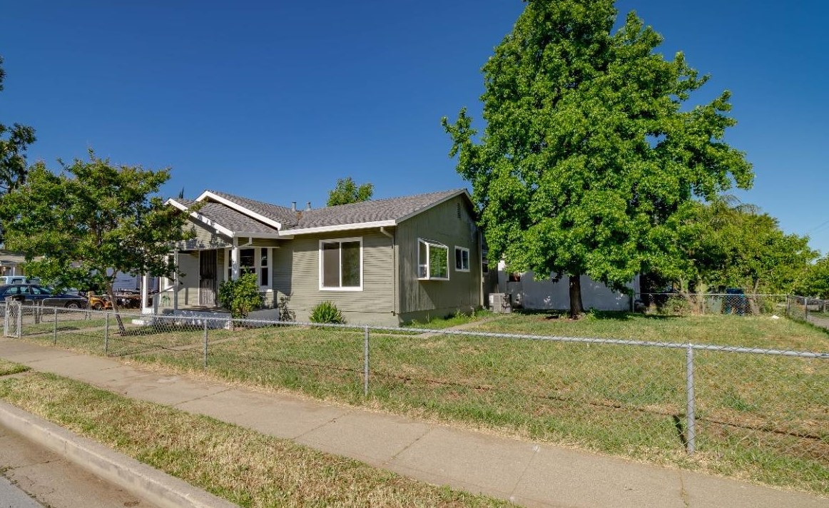675 Olive St, Yuba City CA  95991-3920 exterior