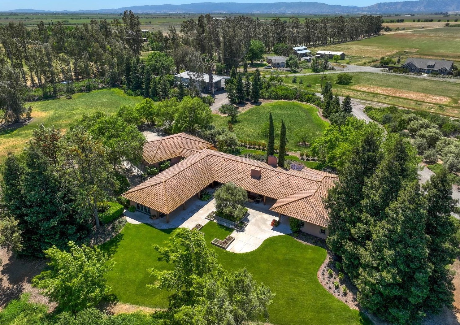 34284 Corcoran Hill Ln, Davis CA 95616-9407 exterior