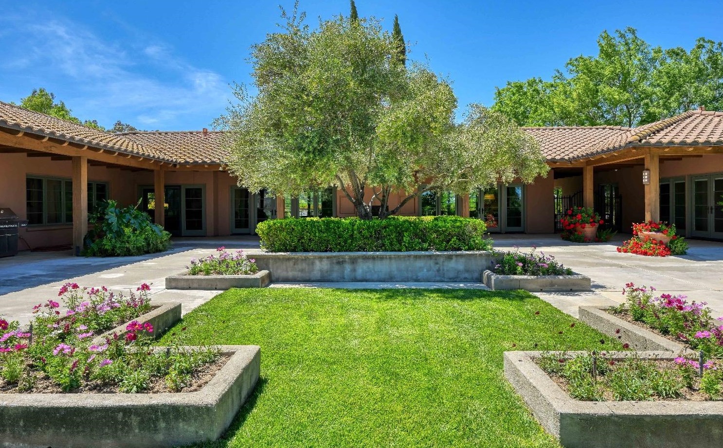 34284 Corcoran Hill Ln, Davis CA 95616-9407 exterior