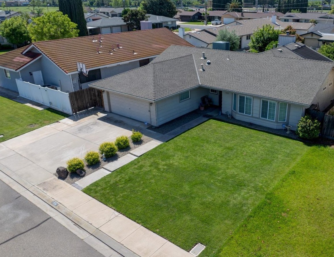 7506 Locust St, Hughson, CA 95326