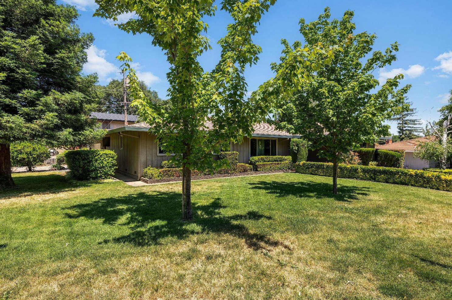 7601 Woodland Ln, Fair Oaks, CA 95628-6934