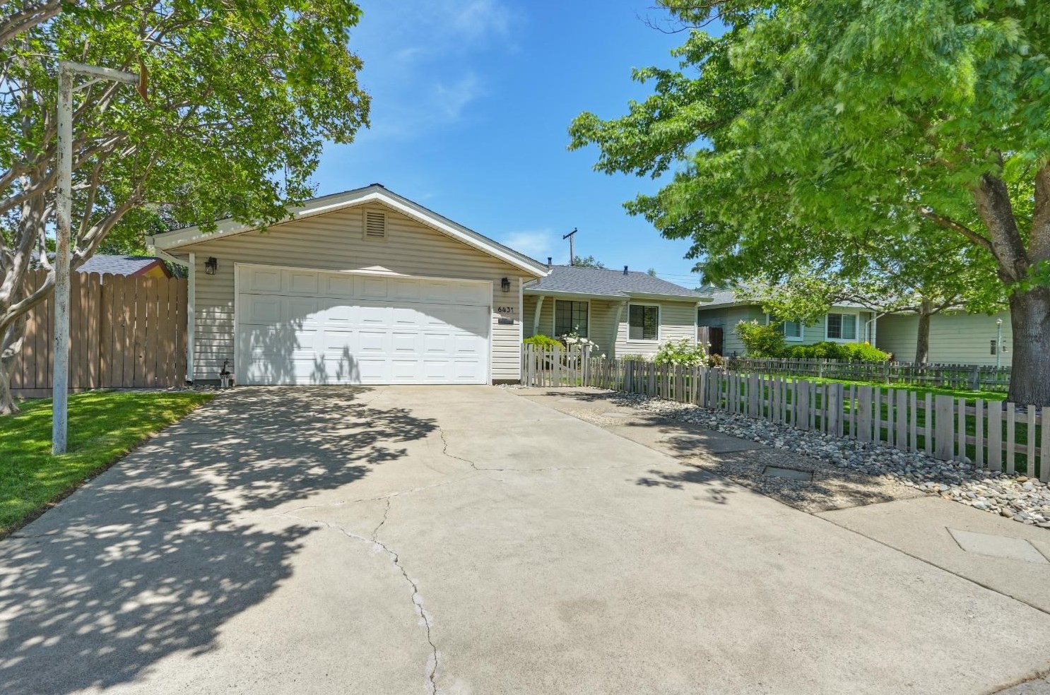 6431 Markley Way, Carmichael CA  95608-6303 exterior