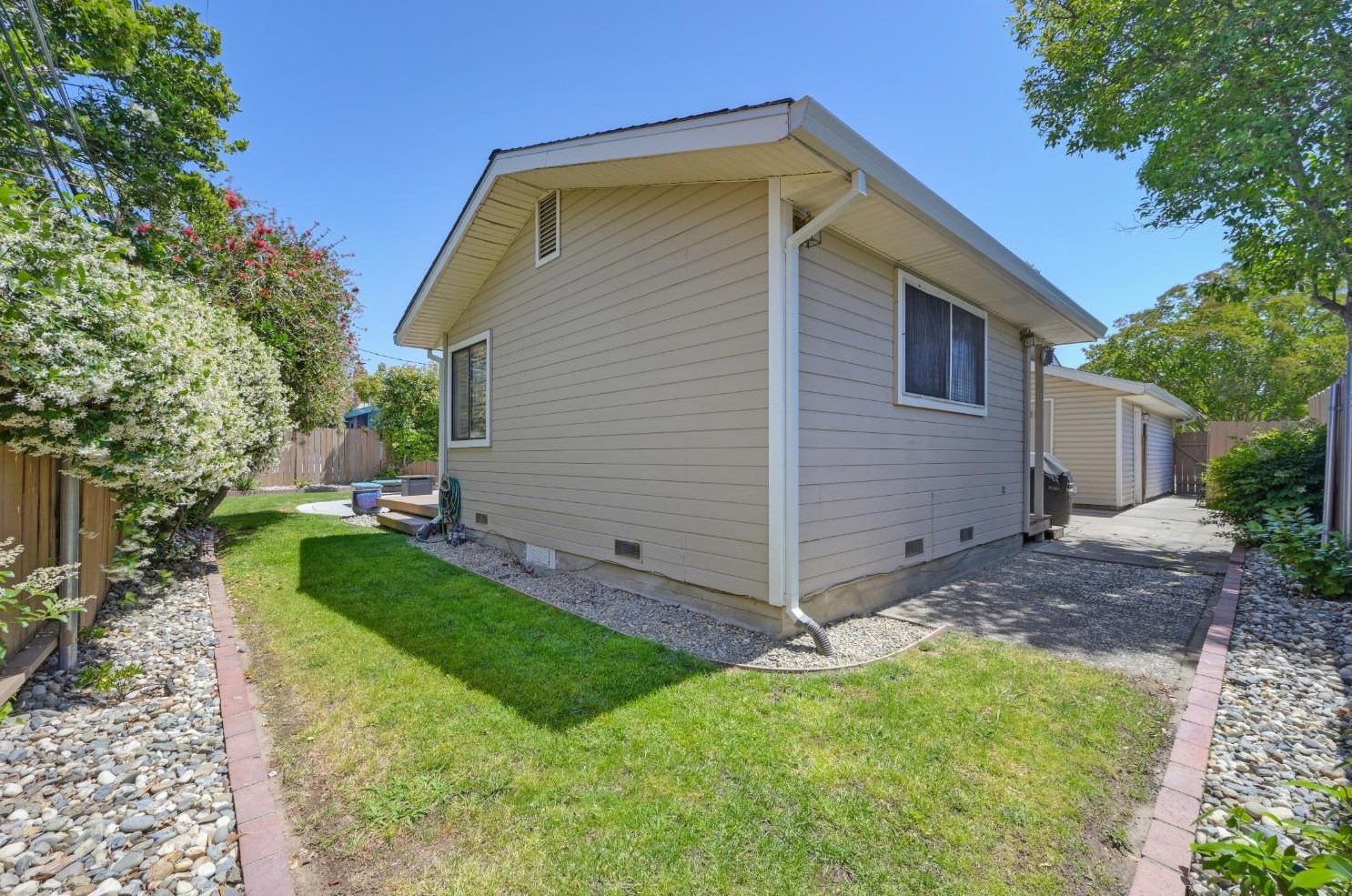 6431 Markley Way, Carmichael CA  95608-6303 exterior