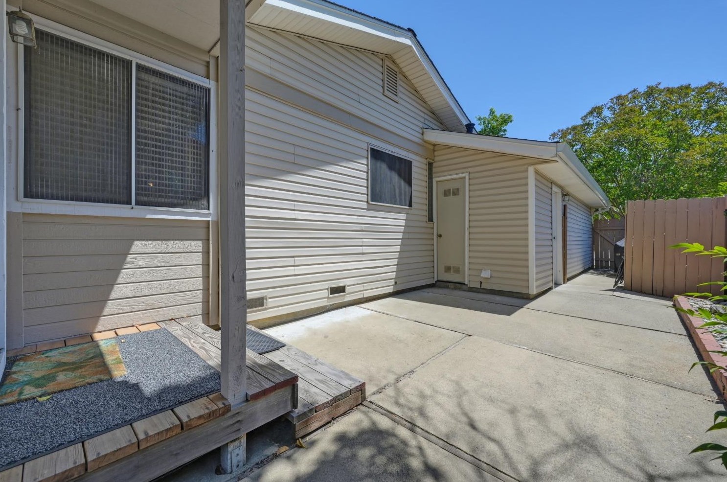 6431 Markley Way, Carmichael CA  95608-6303 exterior