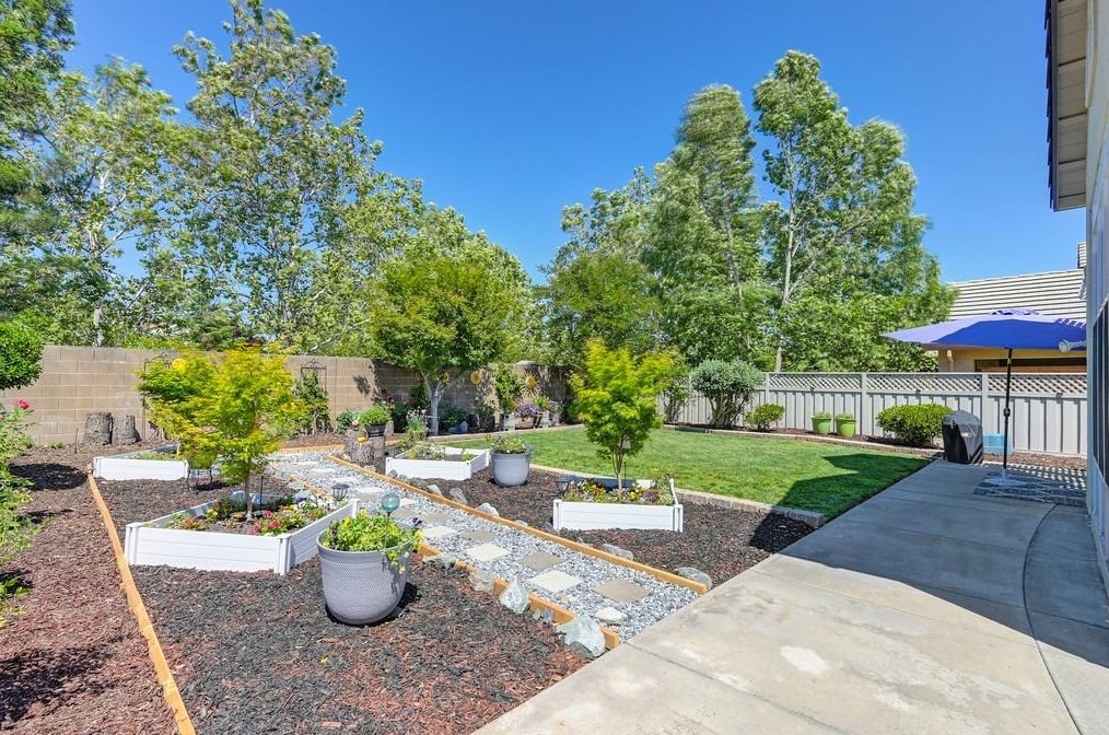 7235 Timberrose Way, Roseville CA  95747-8132 exterior