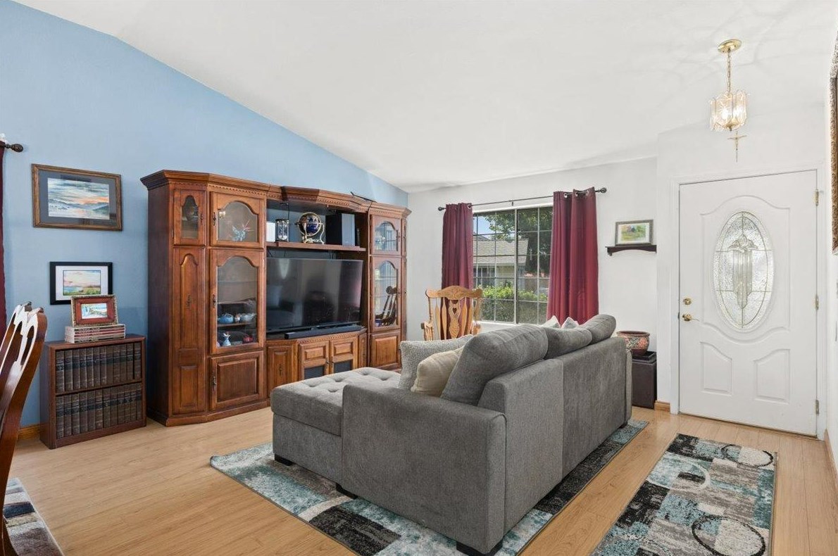 4110 Fallen Oak Ct, Sacramento, CA 95843-2456