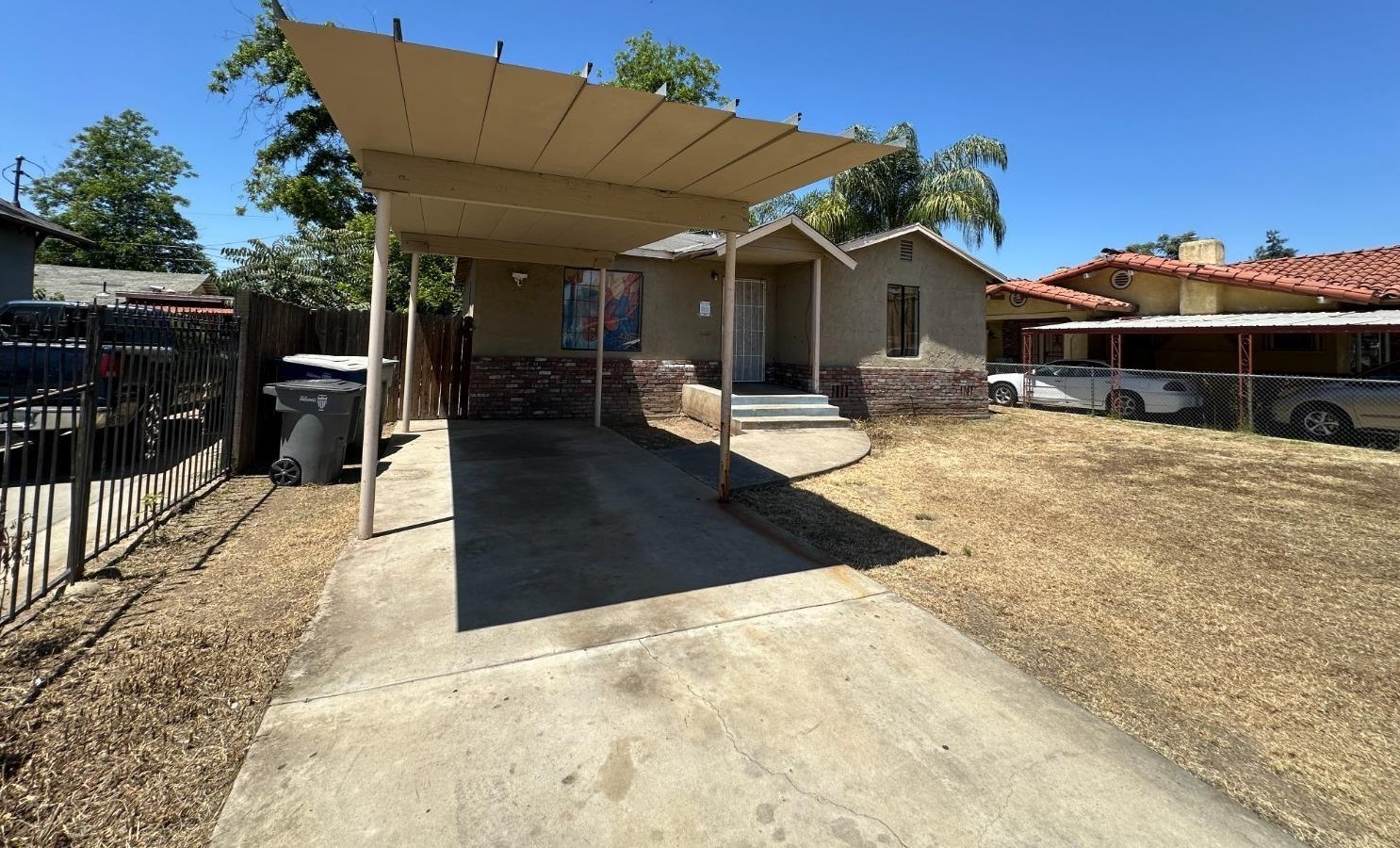 2242 Holly Ave, Fresno, CA 93706-4448