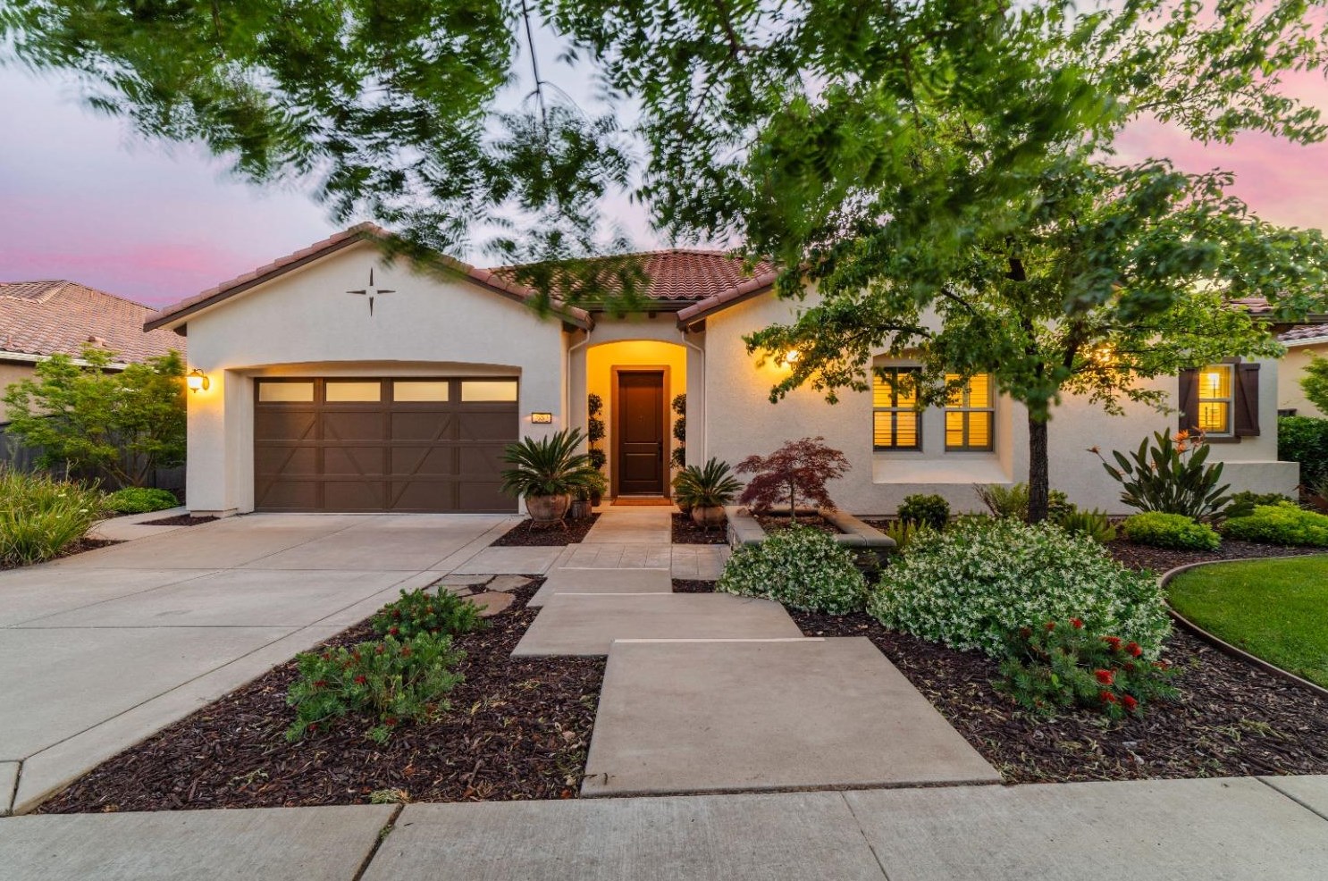 2882 Royal Oaks Dr, Folsom, CA 95762