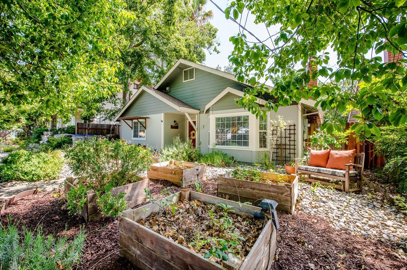 7 College St, Woodland, CA 95695-3219