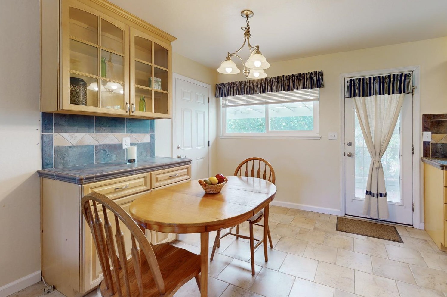 544 Laurel Dr, Yuba City CA  95991-6210 exterior