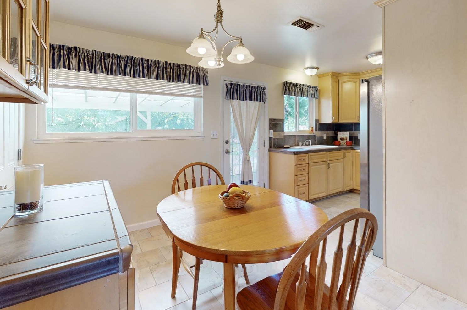 544 Laurel Dr, Yuba City CA  95991-6210 exterior