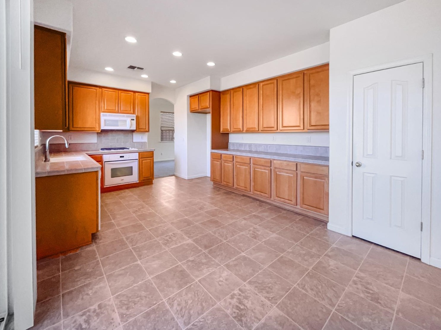 1196 Wallace Way, Yuba City CA 95993-9124 exterior