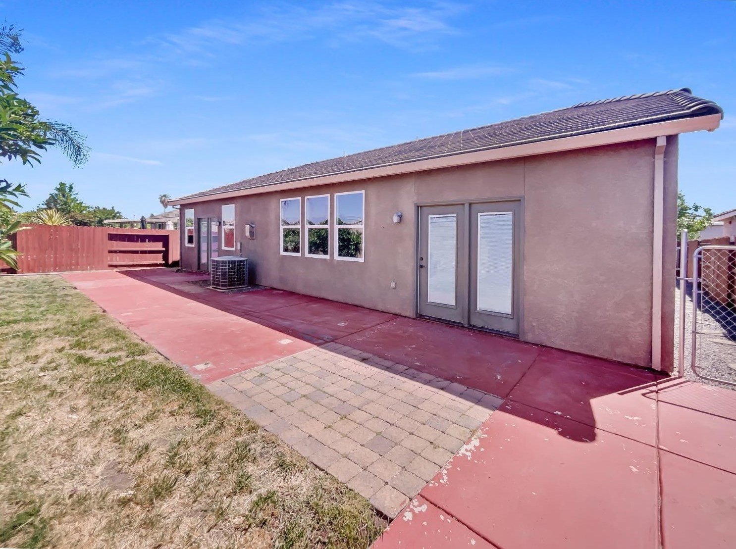 2216 Portsmouth Dr, Yuba City CA  95991-4014 exterior