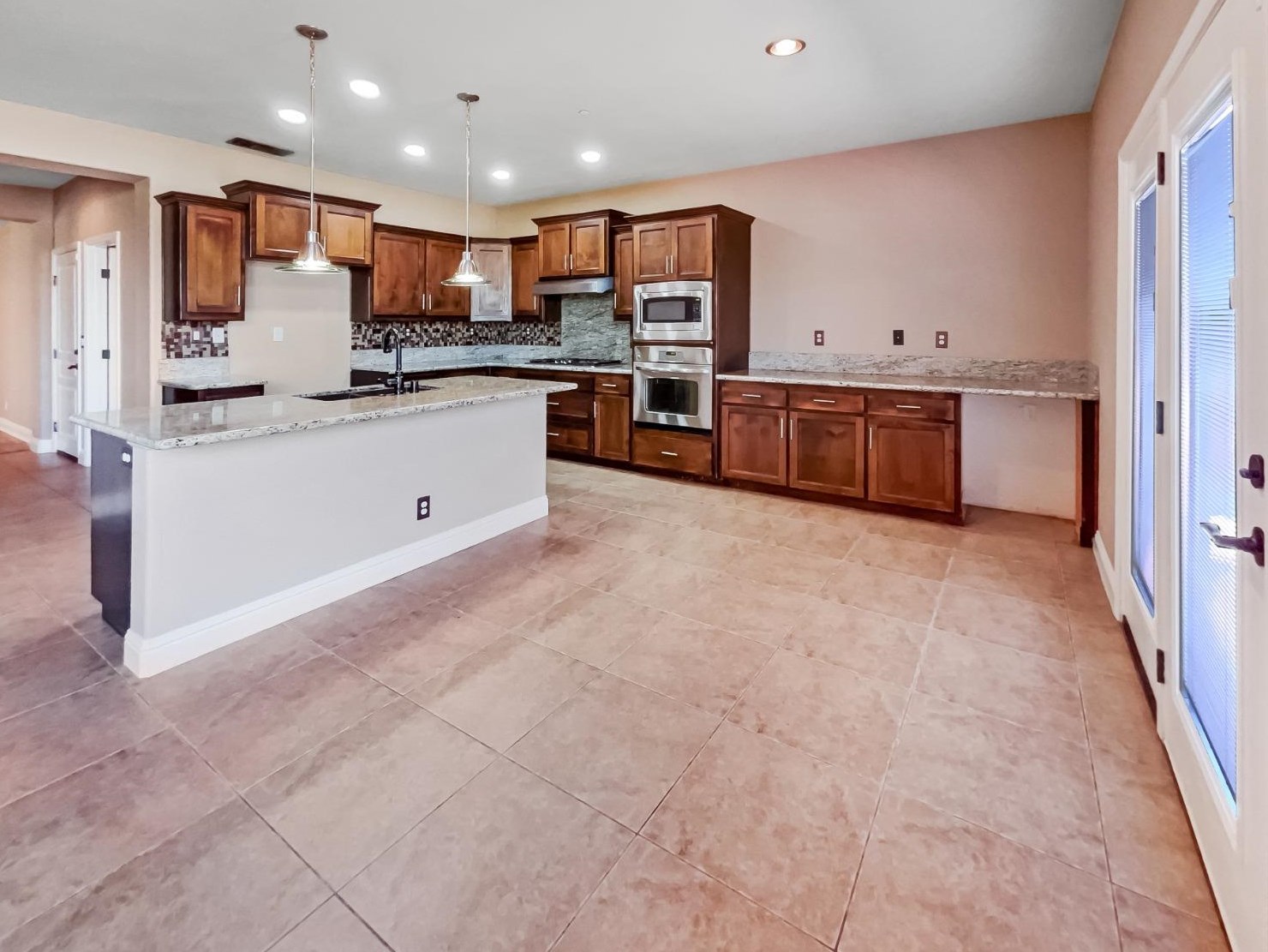 2216 Portsmouth Dr, Yuba City CA  95991-4014 exterior