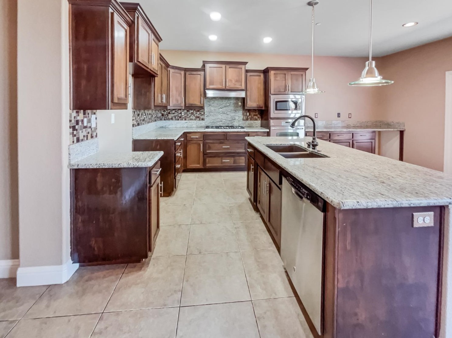 2216 Portsmouth Dr, Yuba City CA  95991-4014 exterior