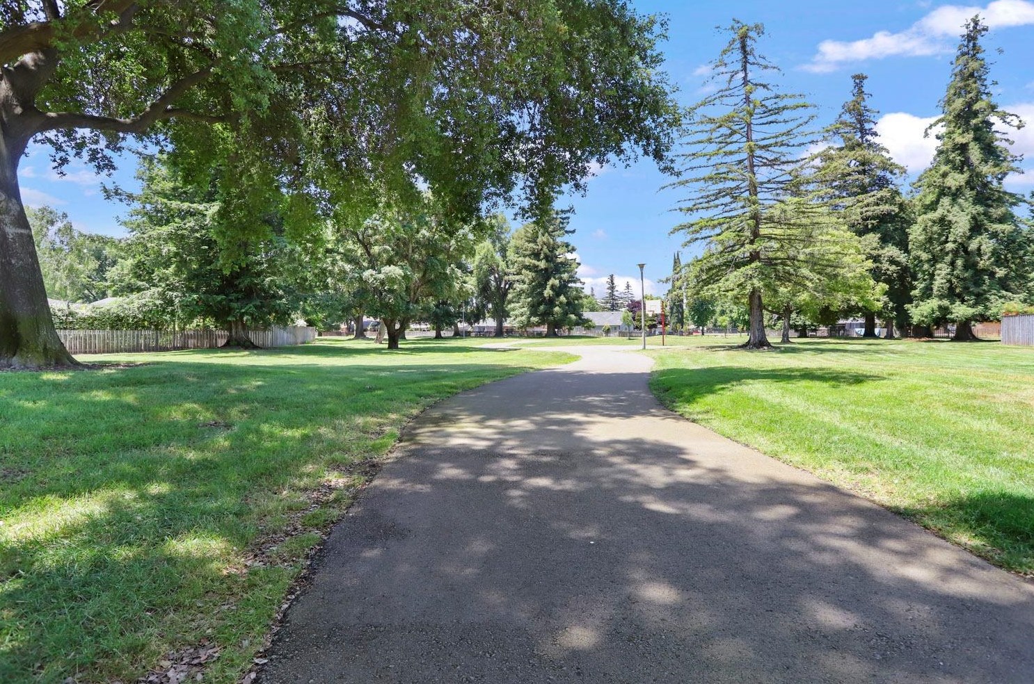 1373 Monterey Pl, Manteca, CA 95336-2705