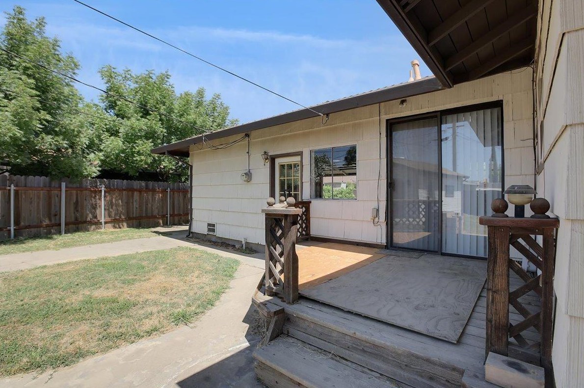 1204 Mdw Ave, Yuba City CA  95991-6509 exterior