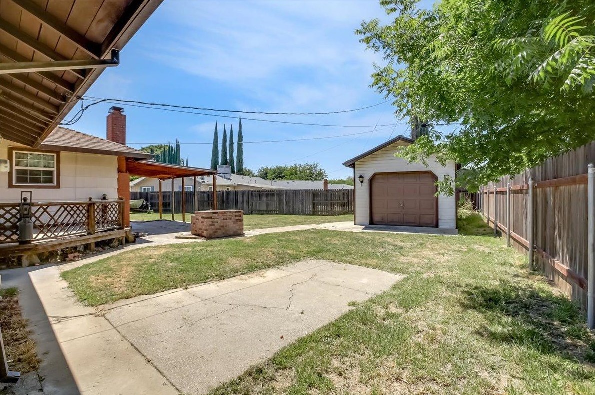 1204 Mdw Ave, Yuba City CA  95991-6509 exterior