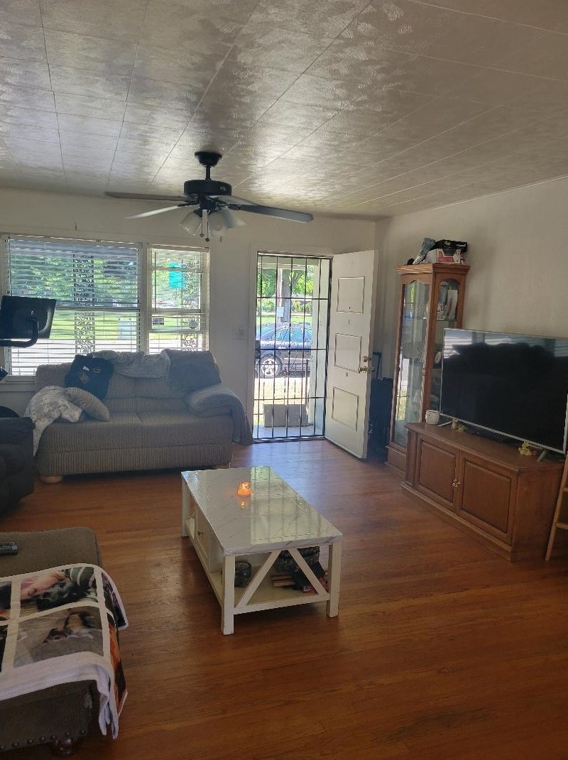 688 Fippins Ave, Yuba City CA 95991-4308 exterior