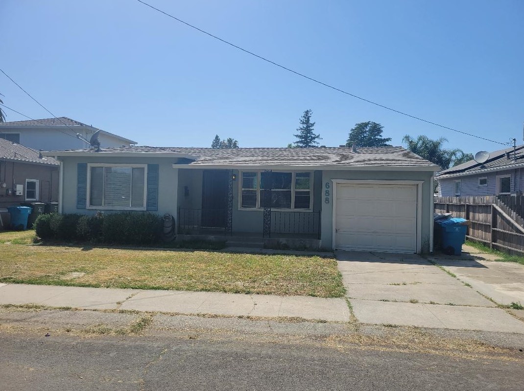 688 Fippins Ave, Yuba City CA 95991-4308 exterior