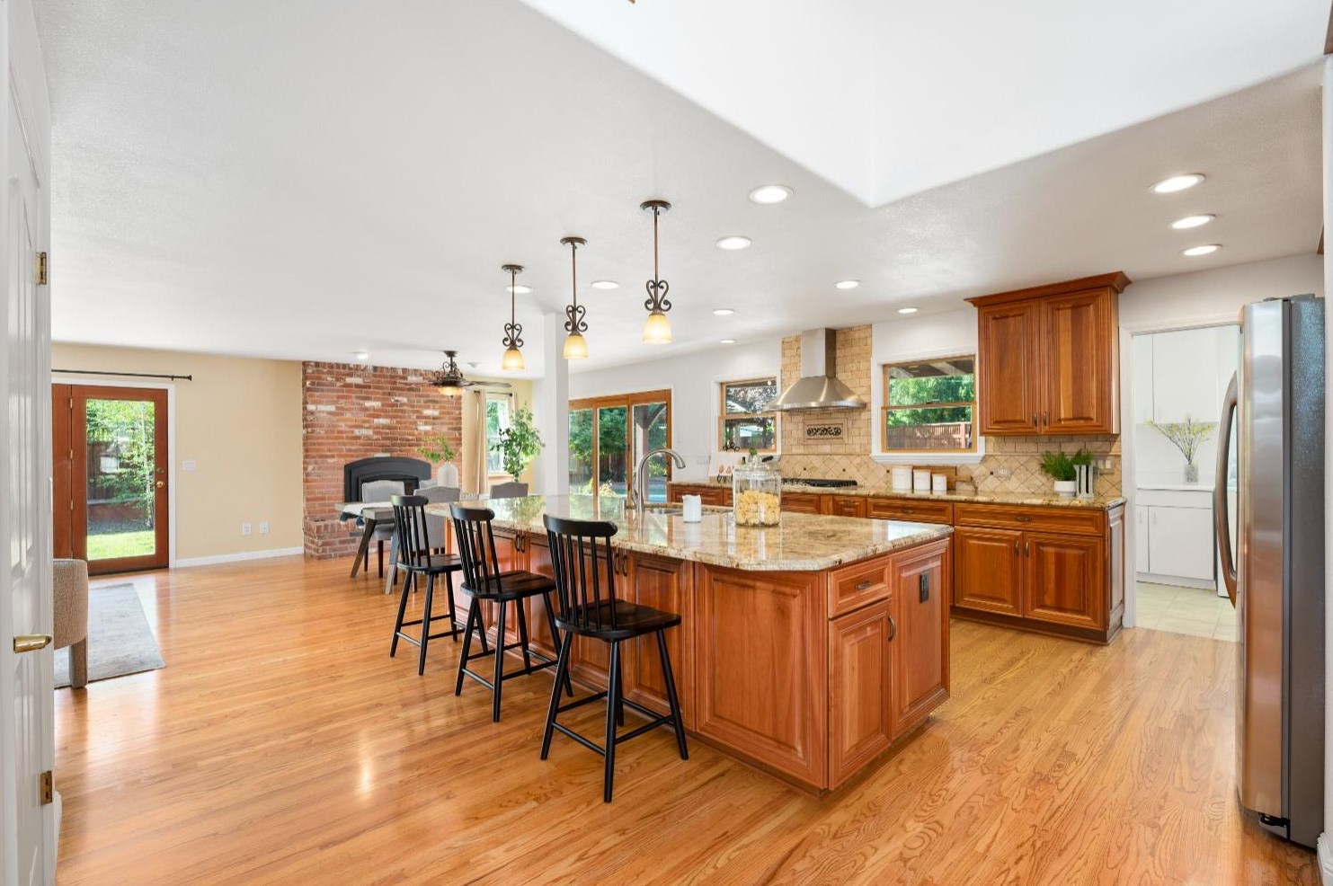 1004 Eunice Ct, Woodland, CA 95695-4615