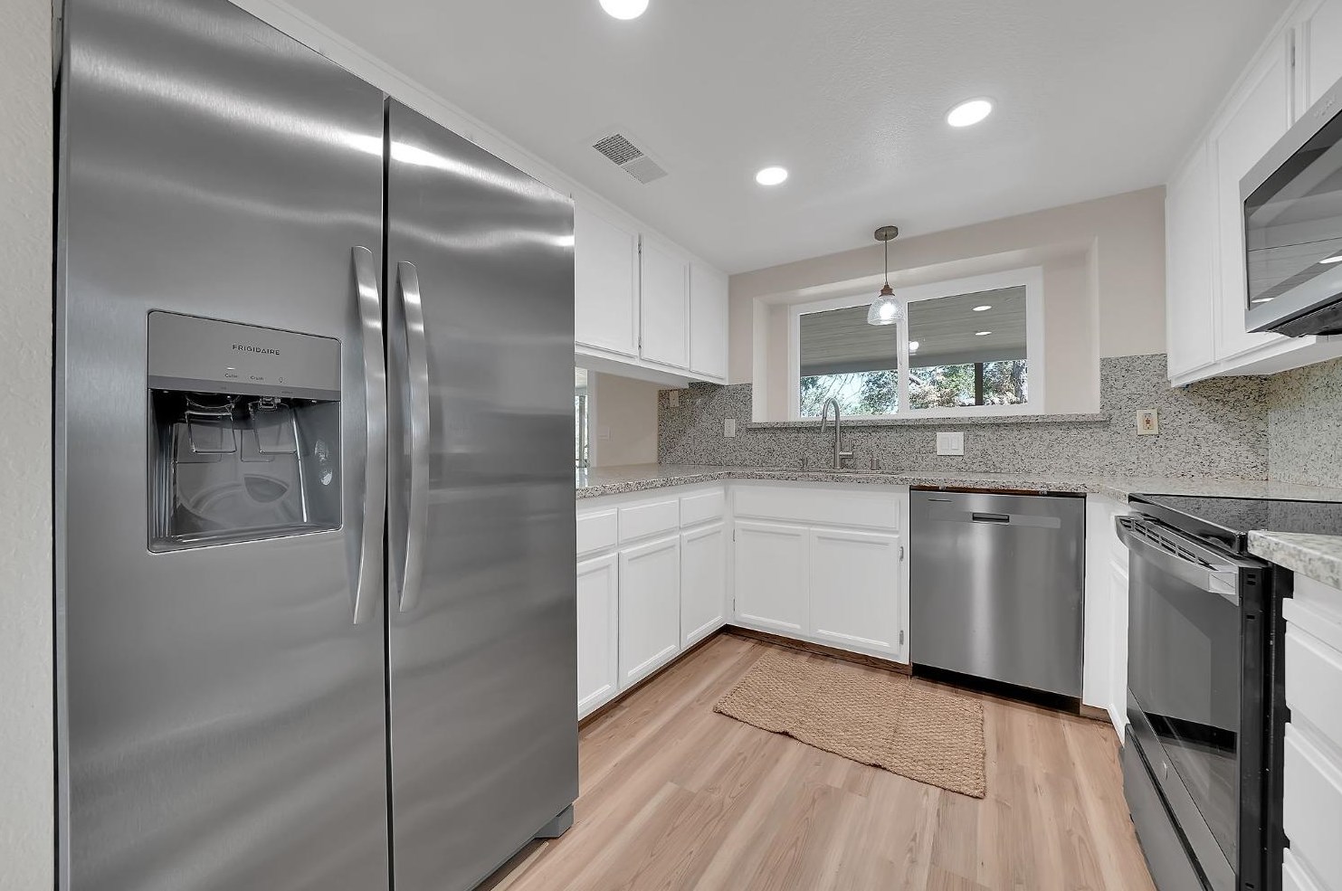 5773 Thornicroft Dr, Valley Springs, CA 95252-9549