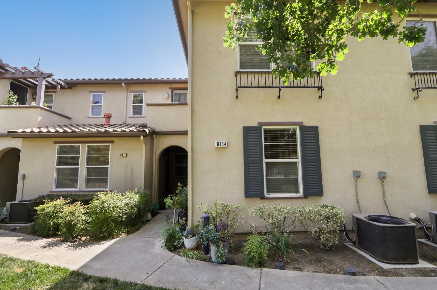 8184 Crystal Walk Cir, Elk Grove, CA 95758-8079