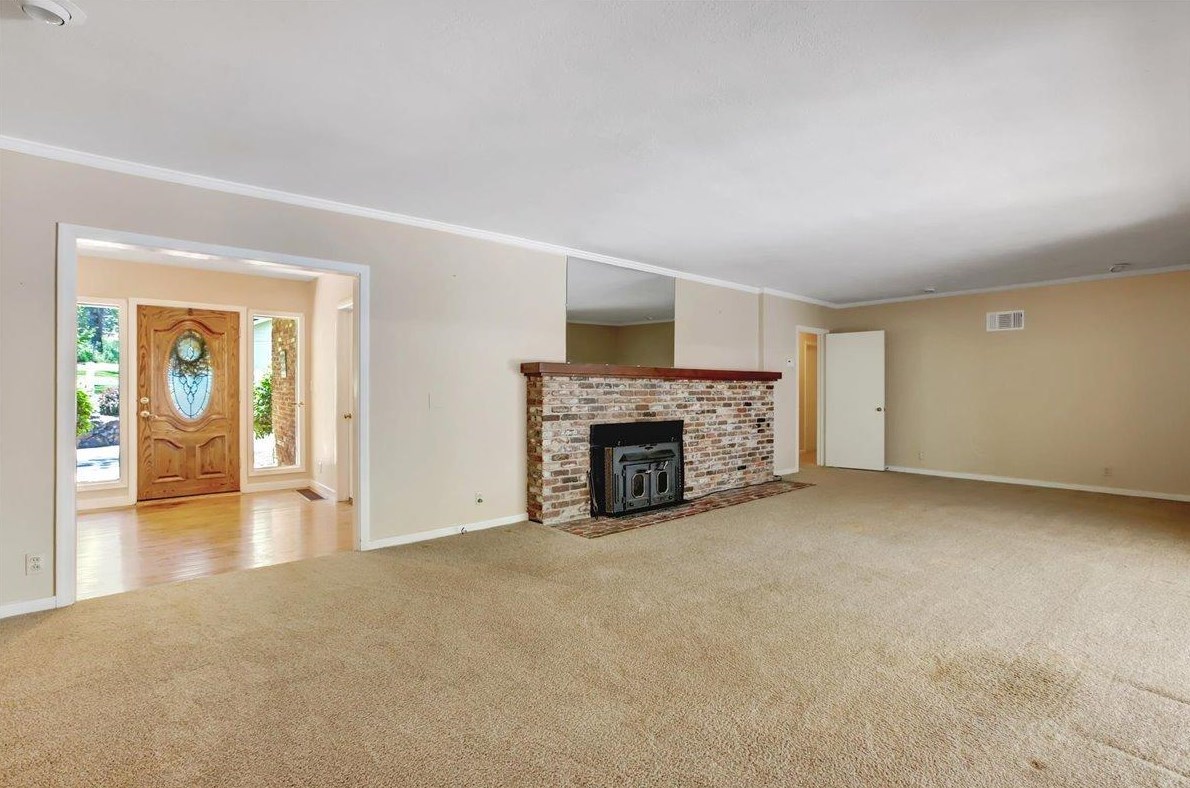 10334 Pleasant Vly Rd, Lake Wildwood CA  95946-9425 exterior