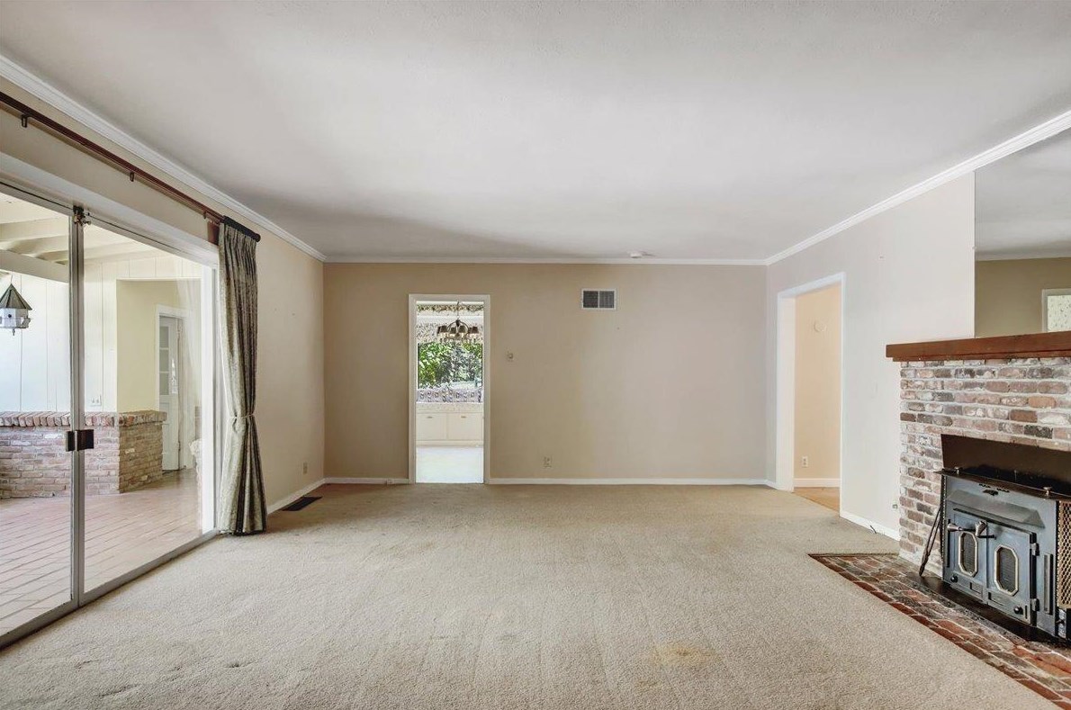 10334 Pleasant Vly Rd, Lake Wildwood CA  95946-9425 exterior