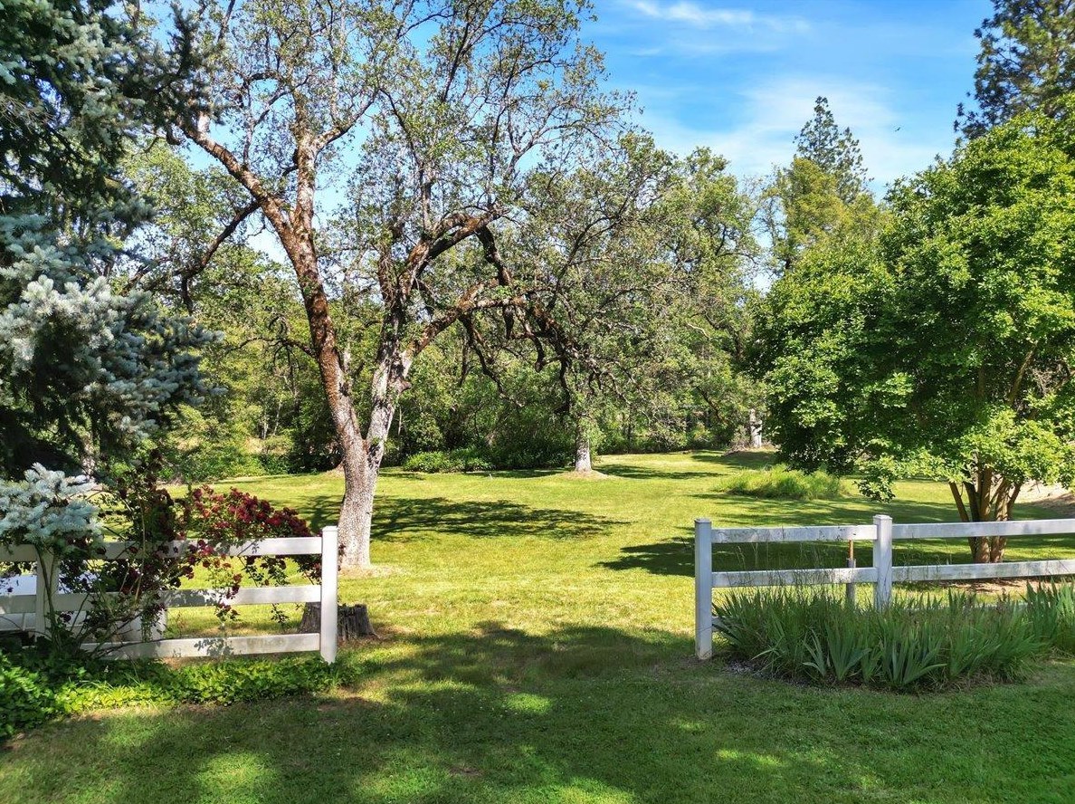 10334 Pleasant Vly Rd, Lake Wildwood CA  95946-9425 exterior