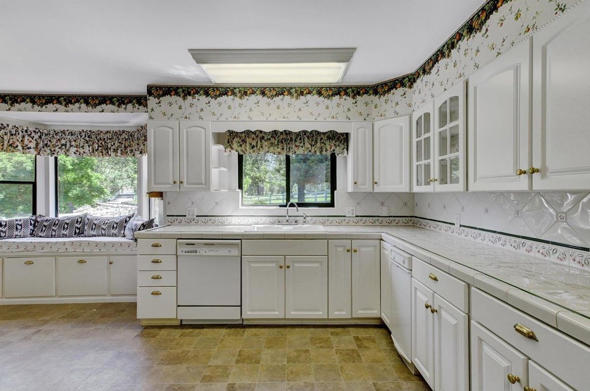 10334 Pleasant Vly Rd, Lake Wildwood CA  95946-9425 exterior