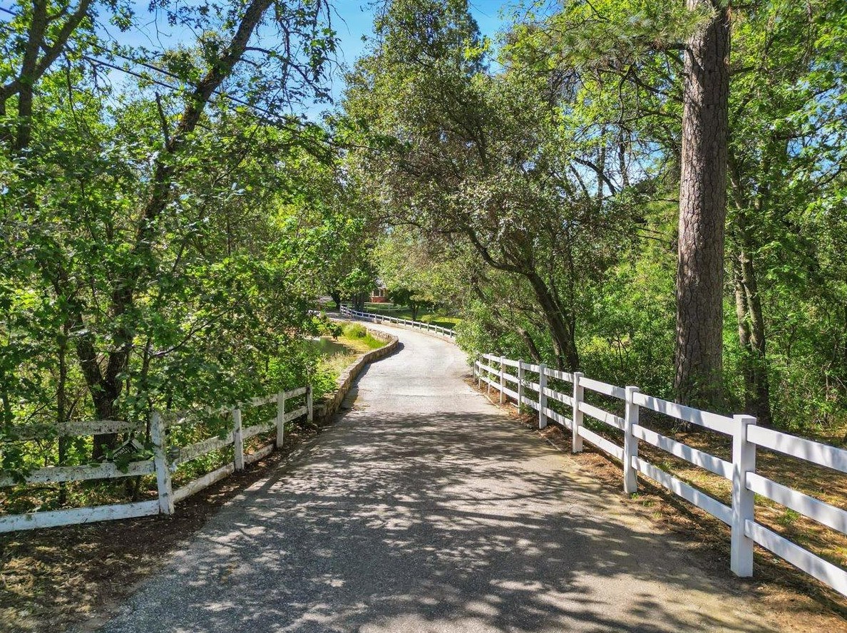 10334 Pleasant Vly Rd, Lake Wildwood CA  95946-9425 exterior