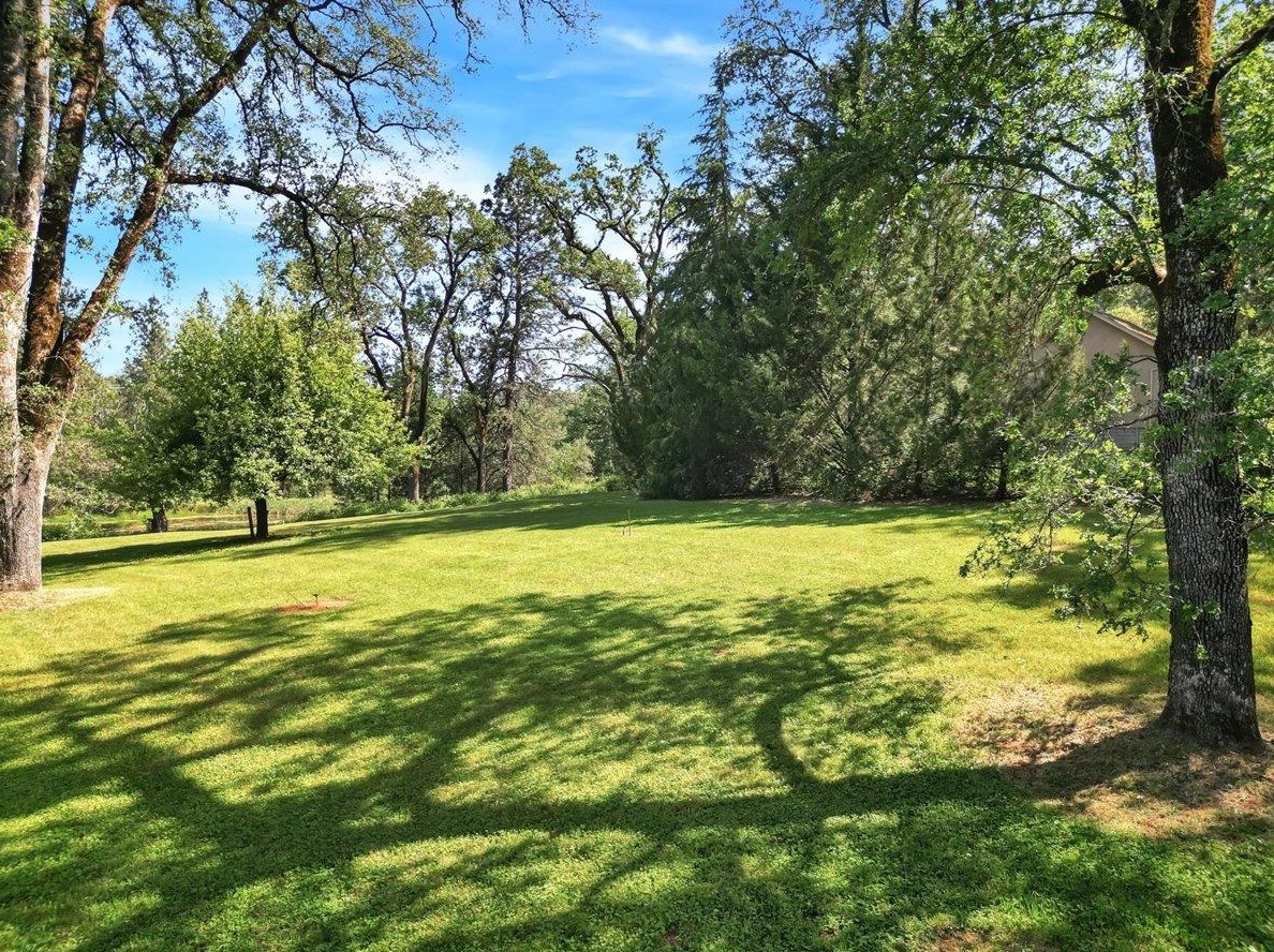 10334 Pleasant Vly Rd, Lake Wildwood CA  95946-9425 exterior