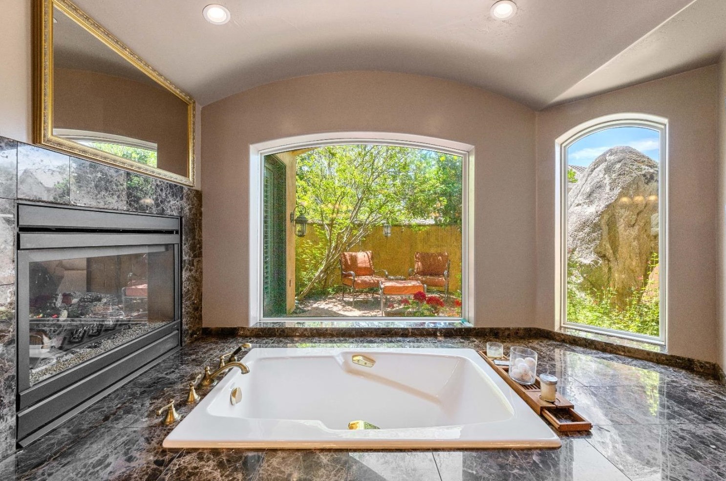 6352 Calle Montalvo Cir, Roseville CA  95746-5821 exterior