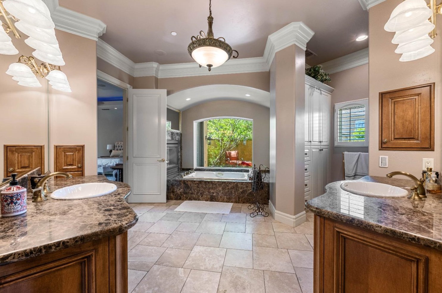 6352 Calle Montalvo Cir, Roseville CA  95746-5821 exterior