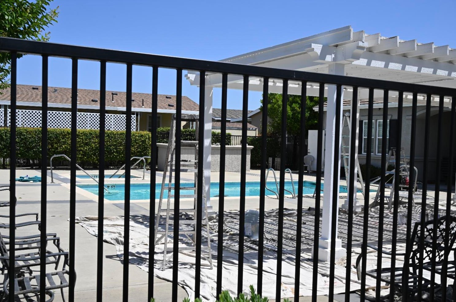 1584 Duke Dr, Livingston CA  95334-9343 exterior